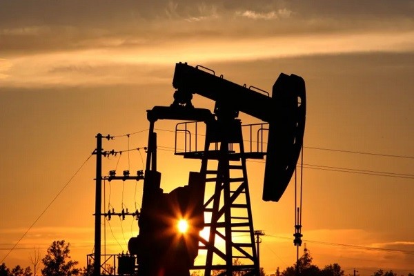 بی‌ثباتی سیاسی به‌ویژه در خاورمیانه، باعث نوسان قیمت نفت می‌شود