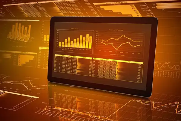 در دهه 2000، نرم‌ افزارهای معاملاتی با امکاناتی مانند تحلیل تکنیکال، ترسیم نمودارهای پیشرفته و ابزارهای مدیریت ریسک به بازار عرضه شدند.