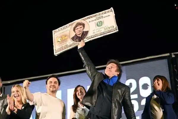 اقتصاددانان می‌گویند که آرژانتین بدون پول ملی خود، فاقد ابزارهای پولی برای مهار شوک‌های خارجی خواهد بود.