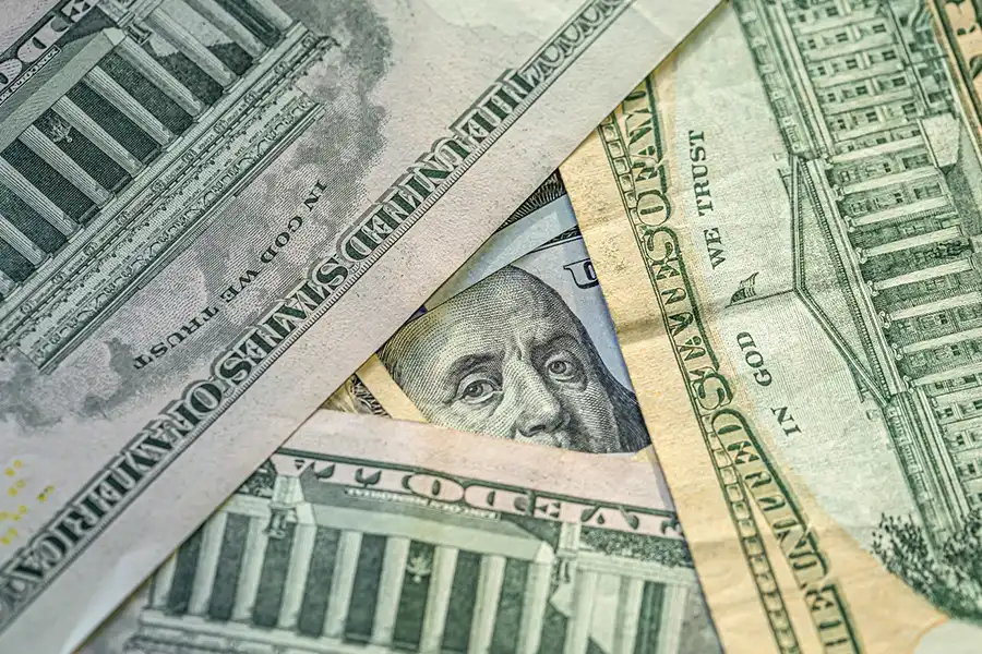 در حال حاضر، روش‌های استفاده از شاخص دلار، توسط بورس کالای شیکاگو (CME) محاسبه و منتشر می‌شود.