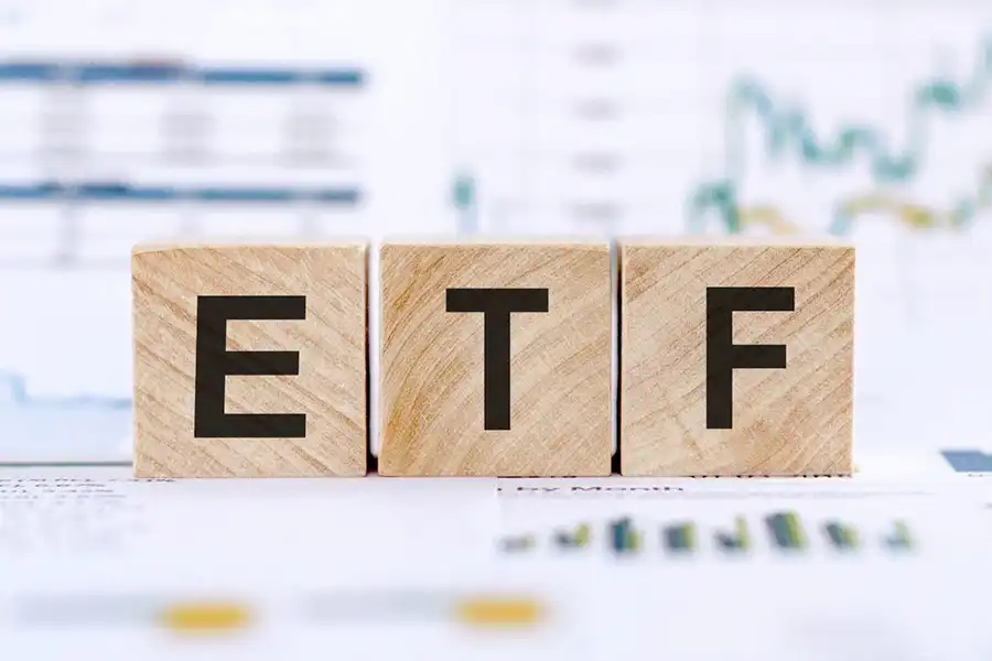 ETFها در پلتفرم‌های سرمایه‌گذاری آنلاین به‌راحتی قابل معامله هستند.