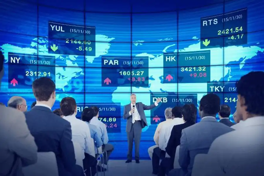 اندیکاتور FX Market Sessions، ساعت باز و بسته شدن بازارهای مهم جهانی مانند نیویورک، لندن و توکیو را نمایش می‌دهد.